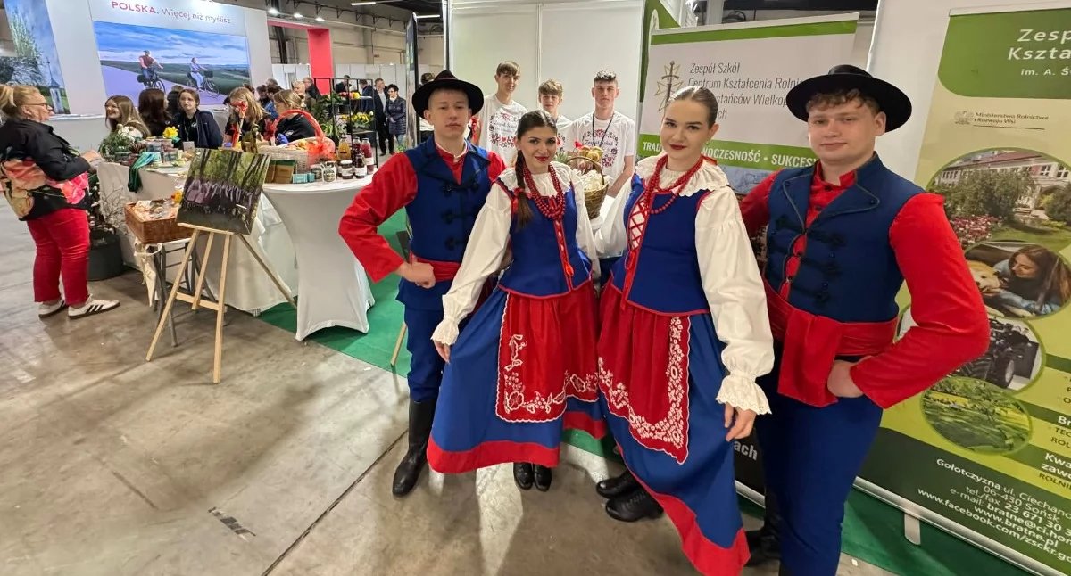 Szkoły, przedszkola, nauka, Zespół Szkół Bielicach targach AGRO&Active TRAVEL Kielcach (zdjęcia) - zdjęcie, fotografia