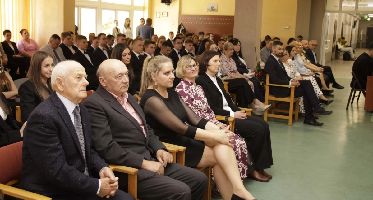Szkoły, przedszkola, nauka, Pożegnanie maturzystów Bielicach (zdjęcia) - zdjęcie, fotografia
