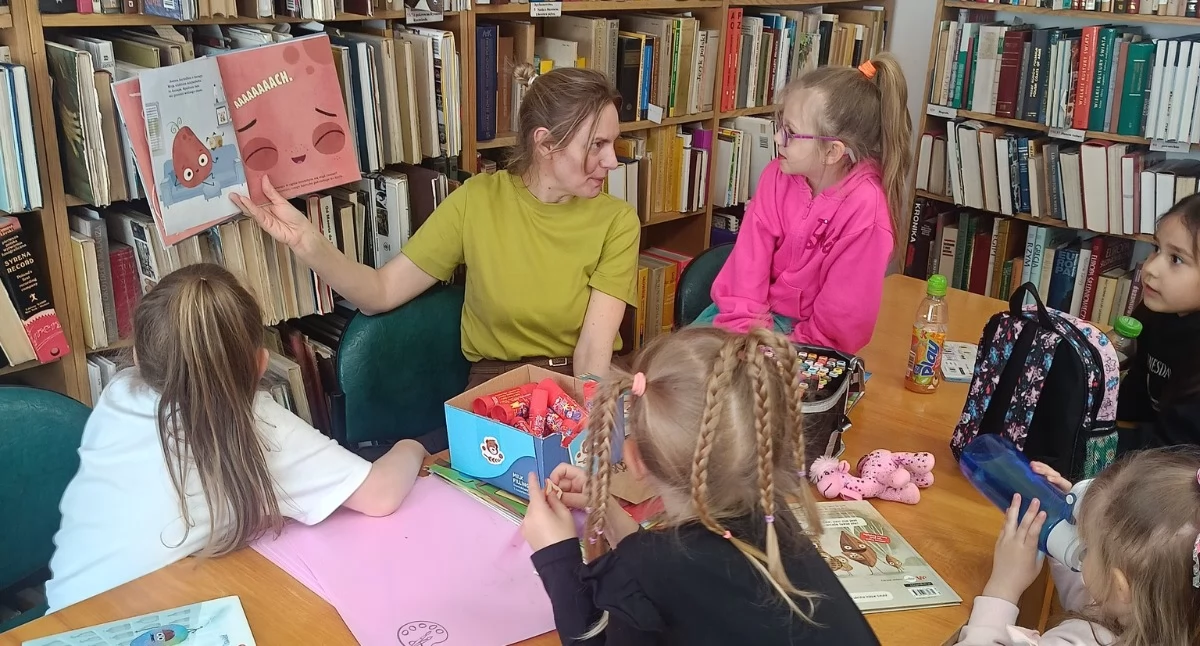 Życie miast i wsi, trzemeszeńskiej bibliotece rozmawiali emocjach (zdjęcia) - zdjęcie, fotografia