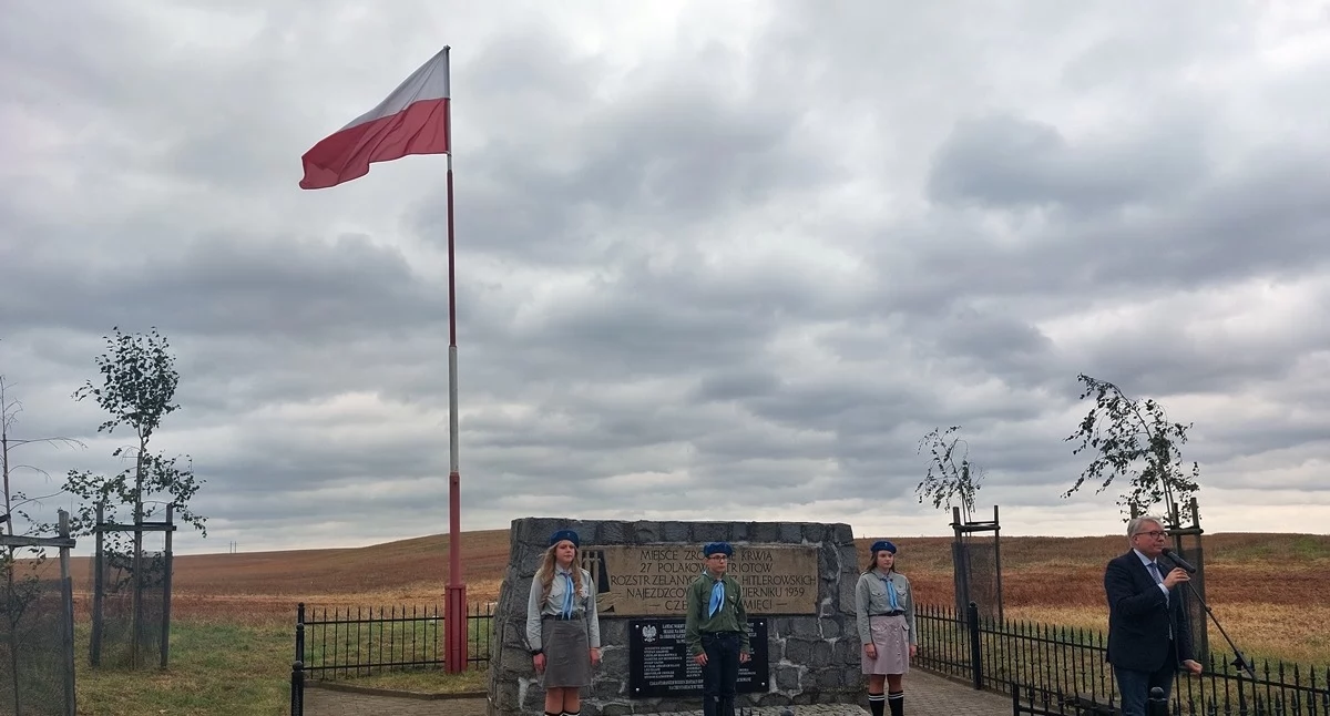 Życie miast i wsi, Wstępnie znamy miejsce dołu rozstrzelanymi ludźmi Kociniu Gminie Trzemeszno - zdjęcie, fotografia