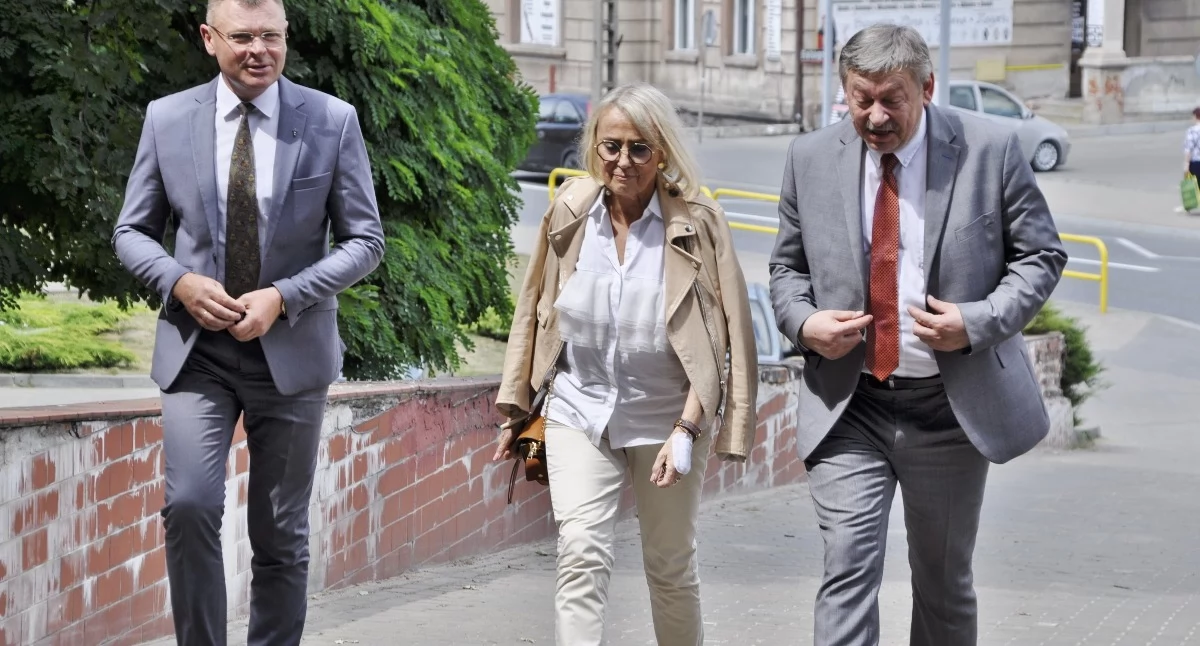 Od lewej: burmistrz Strzelna Dariusz Chudziński, dyrektorka SPZOZ Ewa Bonk-Woźniakiewicz i wicestarosta mogileński Marian Mikołajczak   fot. arch. Pałuk