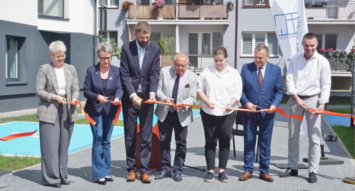 Uroczyste przecięcie wstęgi   fot. Marek Holak