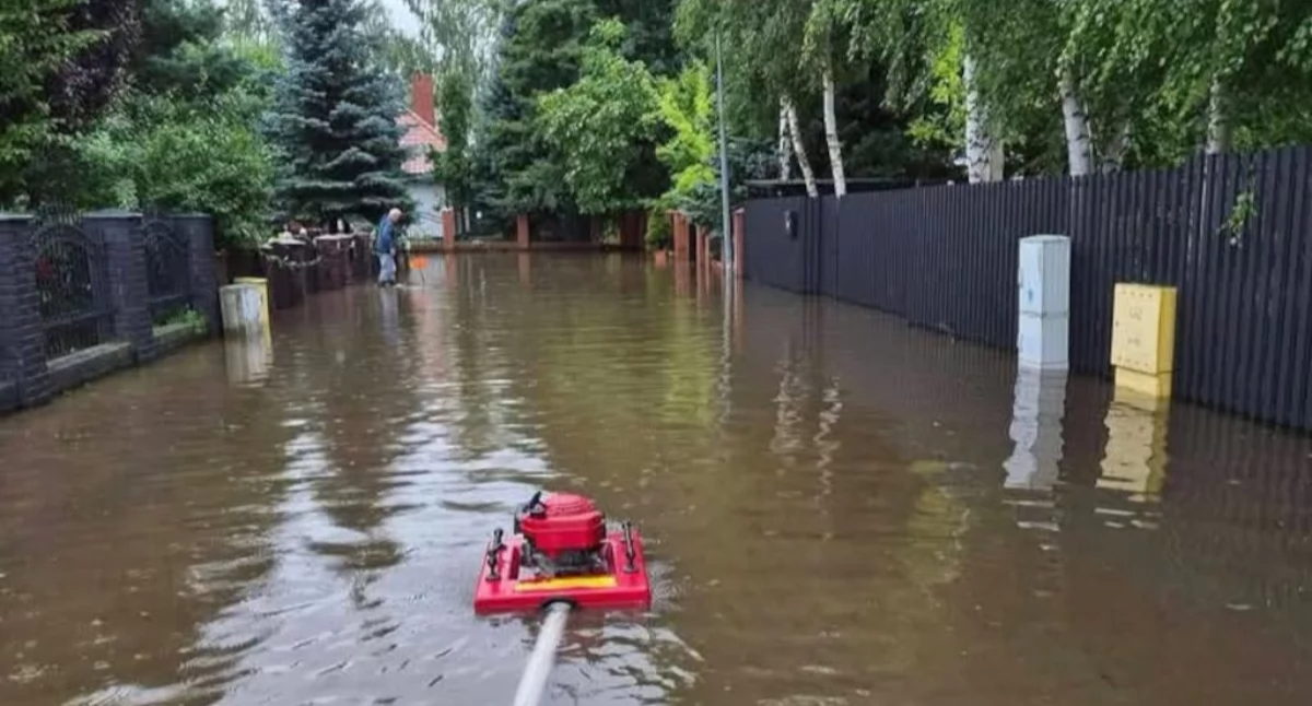 Nagłe interwencje •, Strażacy odnotowali zdarzeń związanych nawalnymi opadami deszczu silnym wiatrem (zdjęcia) - zdjęcie, fotografia