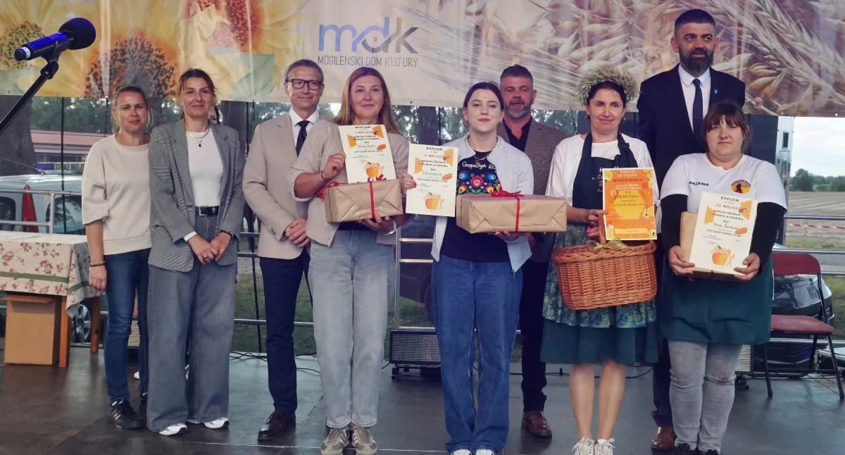 Nagrodzeni w konkursie zwyczajny wiejski chleb   fot. Marek Holak