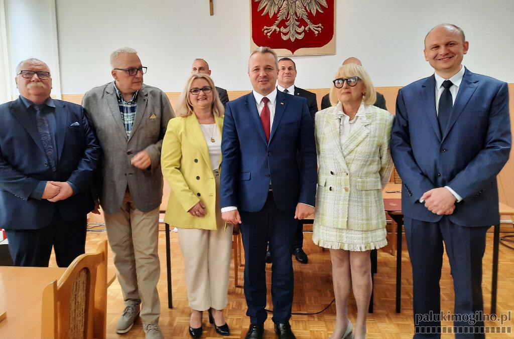 Od lewej: Roman Bardoń, Jarosław Głowacki, Violetta Gadzińska, wojewoda Mikołaj Bogdanowicz, Ewa Bonk-Woźniakiewicz, Maciej Florczyk fot. Marek Holak