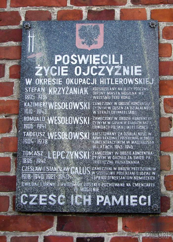 Obok pięciu uczniów małej szkoły wiejskiej w Olszy, którzy stracili życie z rąk hitlerowskiego okupanta jest też Tadeusz Wesołowski, któy przeżył.fot. Paweł Lachowicz