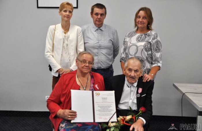 Danuta i Benon Palmowscy z rodziną fot. Magdalena Lachowicz