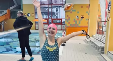 Agata Staniek przez 12 godzin nocnego maratonu przepłynęła ponad 32 km