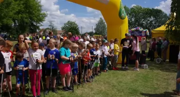 Szkolny Spacer Zdrowia. Zawody nordic walking w Parlinie dla ponad 150 uczniów
