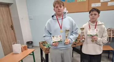 SP 2 Trzemeszno - IV Turniej w Piłkarzyki Stołowe zakończony zwycięstwem Aleksandra Bartza i Jakuba Walczaka (zdjęcia)