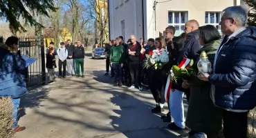 Żywą lekcją historii upamiętnili wymarsz trzemeszeńskich gimnazjalistów do Powstania Styczniowego (zdjęcia)