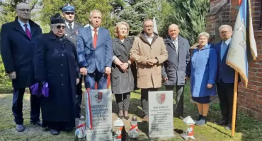 Pamięci zamordowanego przez NKWD Andrzeja Wegnera z Kawki - odsłonięcie tablicy w Kwieciszewie i posadzenie Dębu Pamięci (film + zdjęcia)