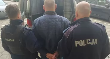 Areszt dla pijanego kierowcy. Na parkingu przy ulicy Polnej w Mogilnie spowodował kolizję, mając sądowy zakaz jazdy