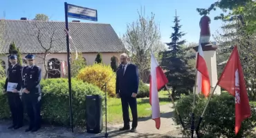 Skwer im. Powstańca Wielkopolskiego Michała Badyny - uroczyste odsłonięcie tabliczki w Kwieciszewie (zdjęcia)