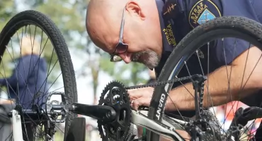 Policjanci i miejscy strażnicy bezpłatnie oznakują twój rower (sprawdź terminy)