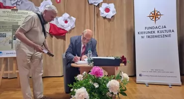 Doktor Andrzej Leśniewski promował swoją książkę - II wojna w Trzemesznie, tom II (film + zdjęcia)