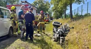 28-letnia mogilnianka kierująca audi, podczas wyprzedzania zderzyła się z kierującym motocyklem