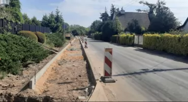 Przy ulicy Wybudowanie w Mogilnie powstaje oczekiwany przez mieszkańców chodnik