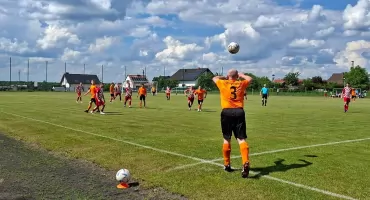 Zjednoczeni II Trzemeszno podjęli w meczu ligowym GKS Gułtowy (zdjęcia)