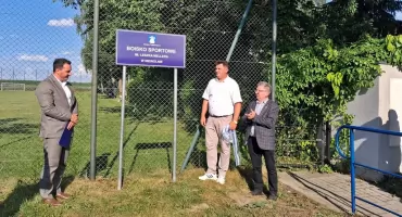 Uroczyste odsłonięcie tabliczki Boiska Sportowego im. Leszka Mellera w Niewolnie (film + zdjęcia)