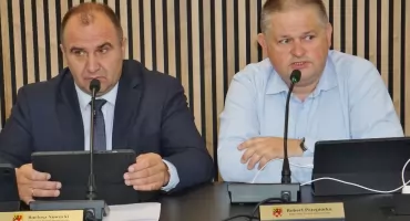 0,5 miliona złotych pożyczki dla szpitala uchwalone. Radni opozycji Bartosz Nowacki i Robert Przepiórka mają wątpliwości, czy to wystarczy