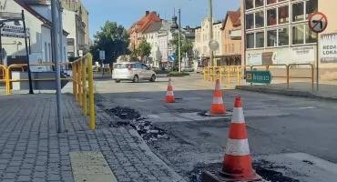 Ulica 900-lecia i skrzyżowanie w centrum Mogilna zyskają nowy dywanik asfaltowy