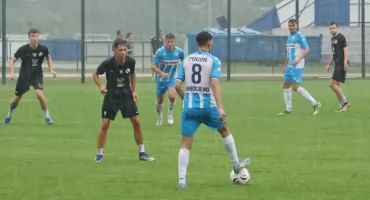 Padał deszcz i grad goli. Pogoń Mogilno wygrała ostatni sparing 8:0 (zdjęcia)
