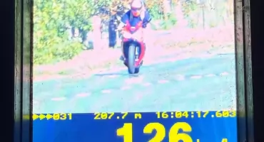 Motocyklista jadący hondą rażąco naruszył przepisy ruchu drogowego
