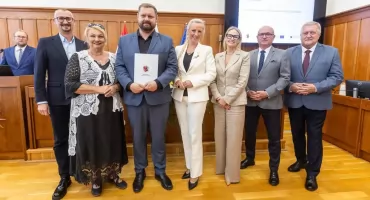 Unijne miliony dla powiatu mogileńskiego: dotacje na szkoły, ścieżki rowerowe i szpital (zdjęcia)