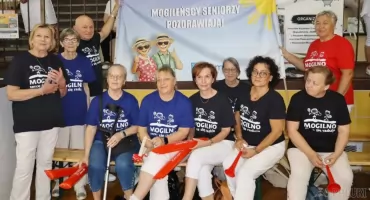 Mogileńscy seniorzy z UTW rywalizowali na Senioriadzie: rywalizacja i wspaniała zabawa 10 drużyn [ZDJĘCIA] 