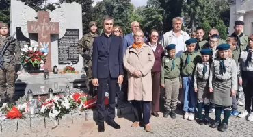 [WIDEO + ZDJĘCIA] 87. rocznica agresji sowieckiej na Polskę: Przy Pomniku Ofiar Katynia upamiętnili pomordowanych