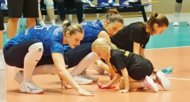 [ZDJĘCIA] Przegrany tie-break z Pałacem na koniec przygotowań. Już w sobotę Sokół Mogilno rusza po ligowe punkty