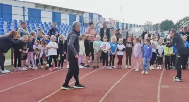 [WIDEO + ZDJĘCIA] 320 uczestników rywalizowało w biegach dziecięcych i młodzieżowych Rozbieganego Mogilna