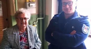 Mogileńscy dzielnicowi pomogli seniorce odnaleźć telefon