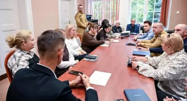 [ZDJĘCIA] Mogilno: posiedzenie Gminnego Zespołu Zarządzania Kryzysowego na temat bezpieczeństwa w szkołach