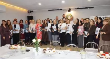 [ZDJĘCIA] Nagrody burmistrza Karola Nawrota dla nauczycieli z okazji Dnia Edukacji Narodowej