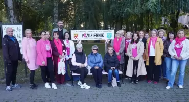 [WIDEO] Odsłonięcie różowej ławeczki przy fontannie - zatrzymaj się, zanim życie zatrzyma Ciebie