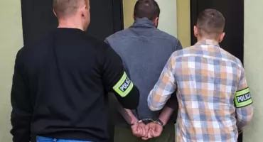  Namierzyli miejsca pobytu 2 osób ukrywających się przed policją i sądami