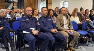 [ZDJĘCIA] Bezpieczeństwo w szkołach. Spotkanie dyrektorów z Policją i Strażą Pożarną w Mogilnie