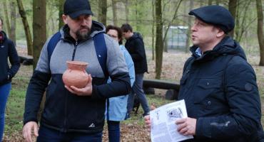 Spacer po megalitycznym lesie